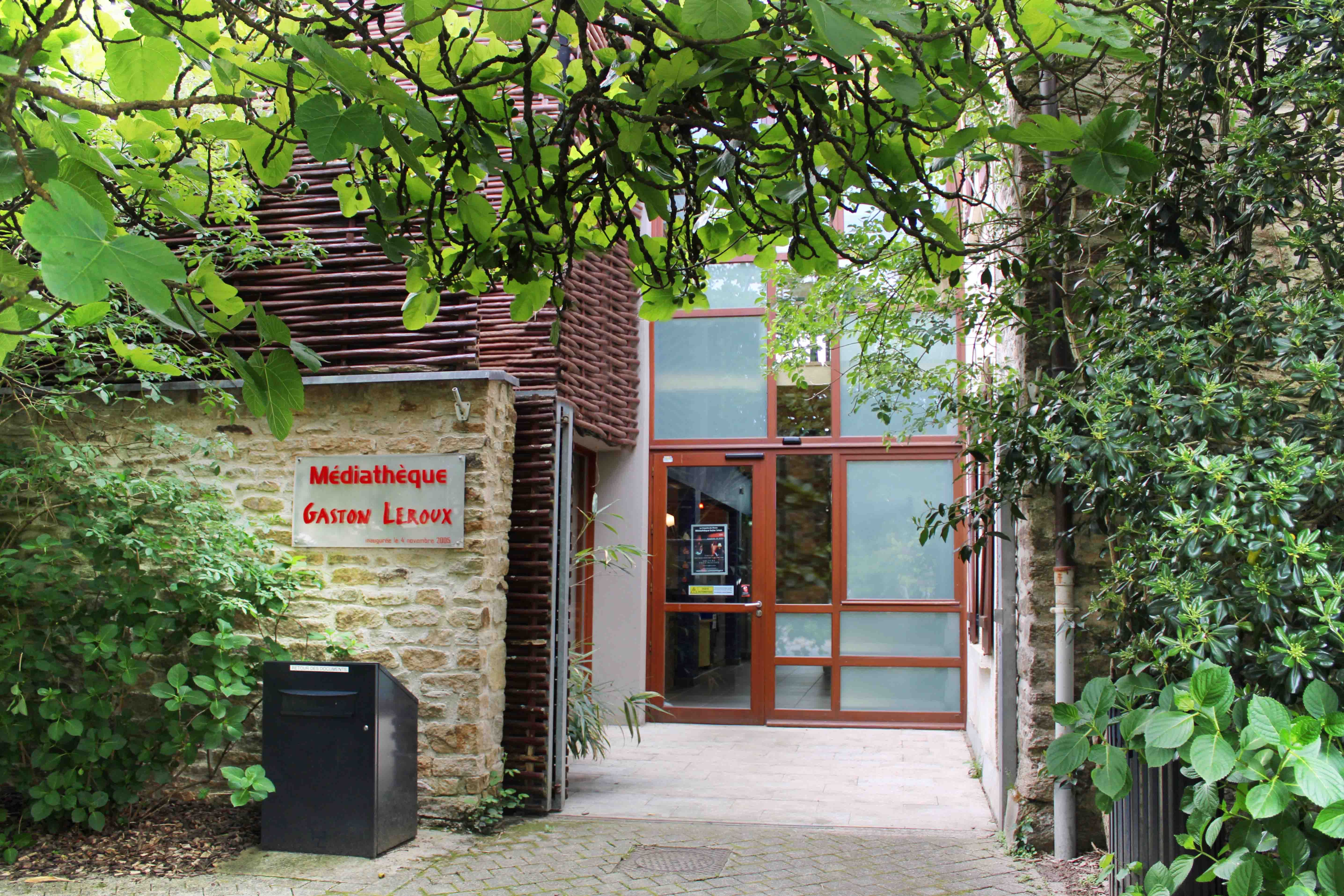 Entree mediatheque La Chapelle des Marais 2025WEB