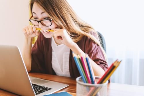 Femme avec smartphone